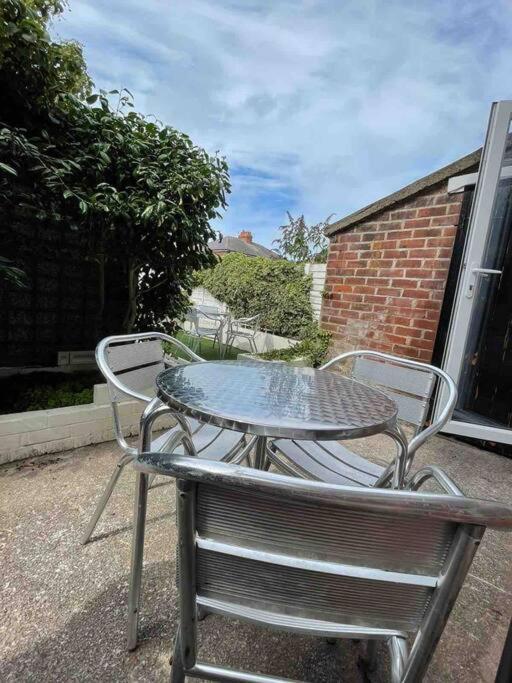 2 Bed Sleeps 6 Beach Retreat St Annes On Sea Βίλα Lytham St Annes Εξωτερικό φωτογραφία
