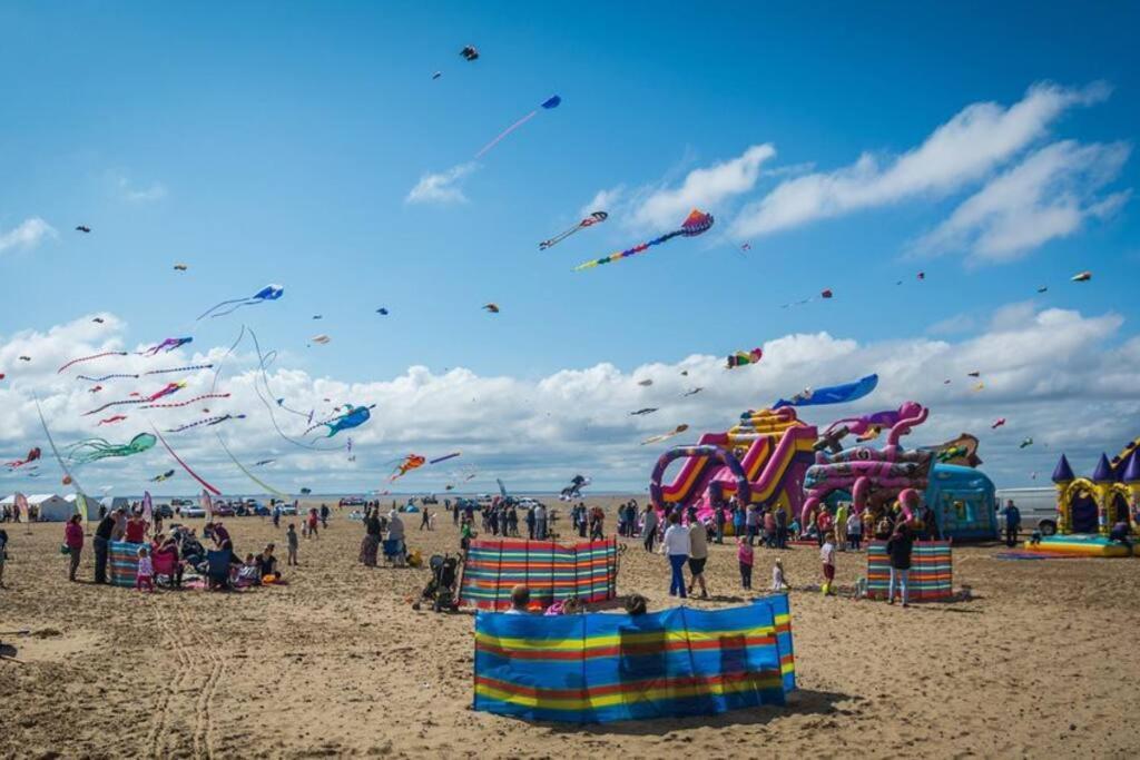 2 Bed Sleeps 6 Beach Retreat St Annes On Sea Βίλα Lytham St Annes Εξωτερικό φωτογραφία