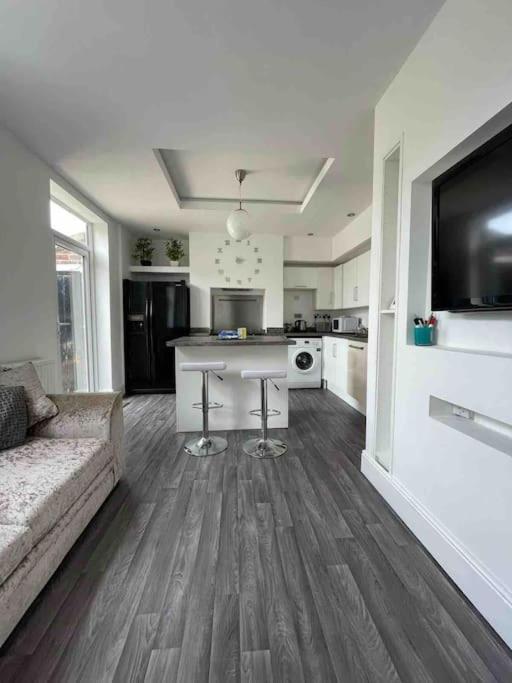 2 Bed Sleeps 6 Beach Retreat St Annes On Sea Βίλα Lytham St Annes Εξωτερικό φωτογραφία